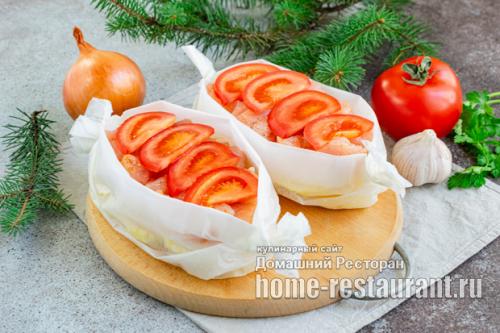 Какую температуру выбрать для запекания курицы и картошки на пергаменте. Куриное филе с картофелем и помидорами, запеченное под сыром в пергаменте