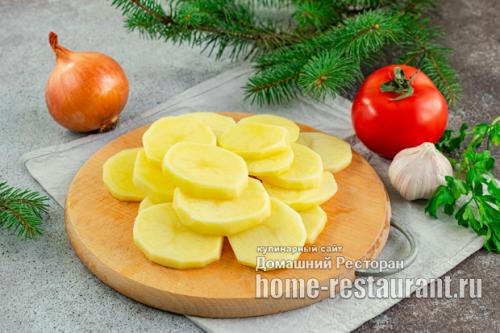 Какую температуру выбрать для запекания курицы и картошки на пергаменте. Куриное филе с картофелем и помидорами, запеченное под сыром в пергаменте