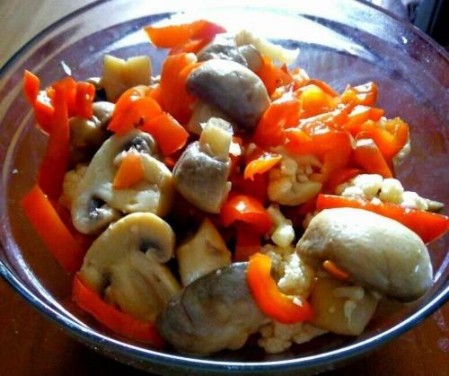 Вкус этого салата невозможно забыть. Цветная капуста и грибы - необычное сочетание в одной банке 01 Вкус этого салата невозможно забыть. Цветная капуста и грибы - необычное сочетание в одной банке 01