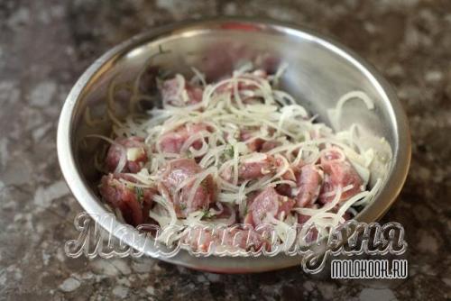 Шашлык на сковородке из свинины.