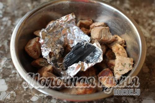 Шашлык на сковородке из свинины.