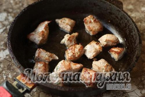 Шашлык на сковородке из свинины.