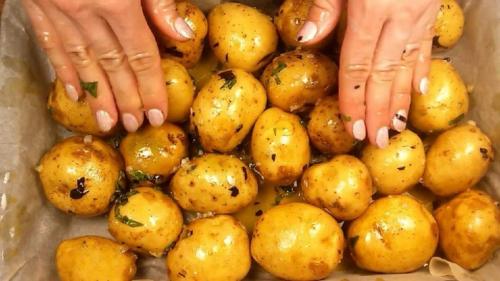 Как приготовить молодой картофель в пергаменте. Запеченная молодая картошка в пергаменте