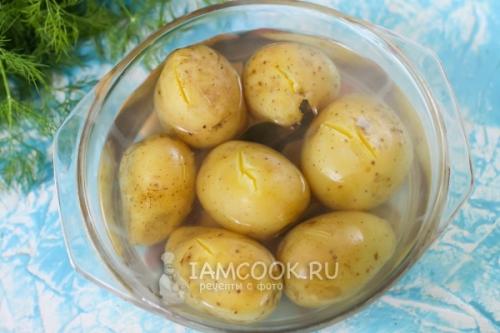 Молодой картофель запеченный в пергаменте 1: простой и вкусный рецепт 08