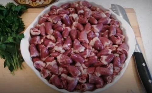 Куриные сердечки к пиву в духовке. Куриные сердечки в духовке — лучшие рецепты с картошкой, сметане, грибами, в горшочках