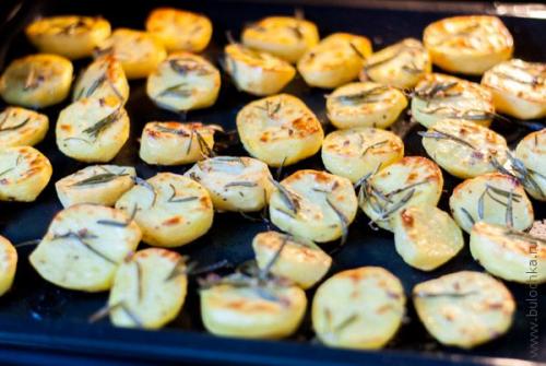 Как лучше подавать запеченный картофель с розмарином. Как запечь картофель с розмарином? Очень просто!