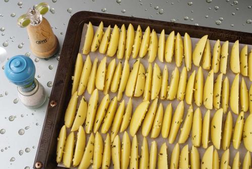 Картофель с розмарином запеченный в пергамент.  Как приготовить картофель с розмарином и чесноком — рецепт запеченной в духовке картошки с пошаговыми фото