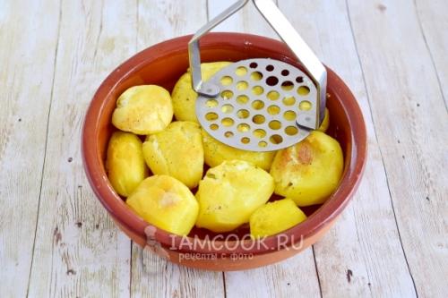 Ароматный картофель с розмарином: простой рецепт запекания в пергаменте 11