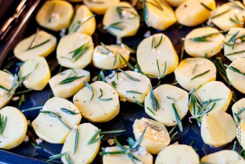 Как лучше подавать запеченный картофель с розмарином. Как запечь картофель с розмарином? Очень просто!