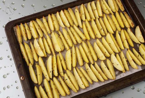 Картофель с розмарином запеченный в пергамент.  Как приготовить картофель с розмарином и чесноком — рецепт запеченной в духовке картошки с пошаговыми фото