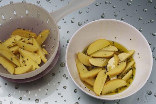 Картофель с розмарином запеченный в пергамент.  Как приготовить картофель с розмарином и чесноком — рецепт запеченной в духовке картошки с пошаговыми фото