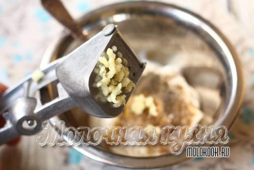 Шашлык из свинины в духовке на противне. 