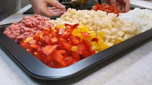 Мокрый пергамент для картофеля с мясом: Удобный способ сохранить сочность 01 Мокрый пергамент для картофеля с мясом: Удобный способ сохранить сочность 01