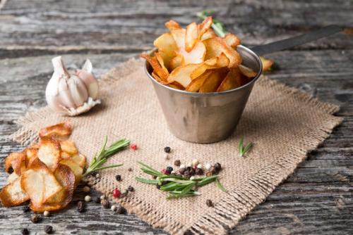 Какие преимущества приготовления картофельных чипсов дома. Рецепт домашних чипсов из картофеля