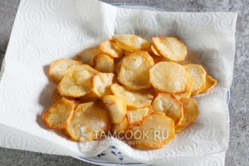 Хрустящие картофельные чипсы в духовке: простой рецепт с пергаментом 20 Хрустящие картофельные чипсы в духовке: простой рецепт с пергаментом 20