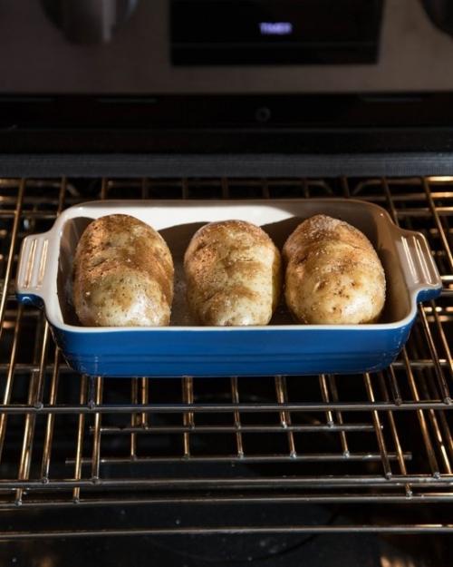 Возможно ли приготовить картофель в микроволновой печи вместо духовки. Картофель, запеченный в микроволновке