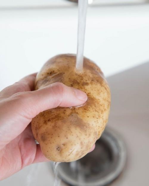 Возможно ли приготовить картофель в микроволновой печи вместо духовки. Картофель, запеченный в микроволновке