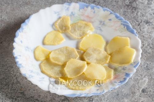 Хрустящие картофельные чипсы в духовке: простой рецепт с пергаментом 19 Хрустящие картофельные чипсы в духовке: простой рецепт с пергаментом 19