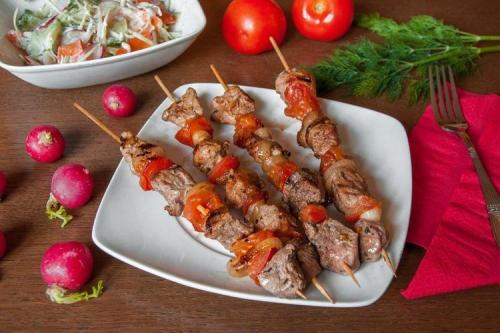Шашлык из свинины на шпажках в духовке. 10 лучших рецептов шашлыка из свинины на шпажках в духовке