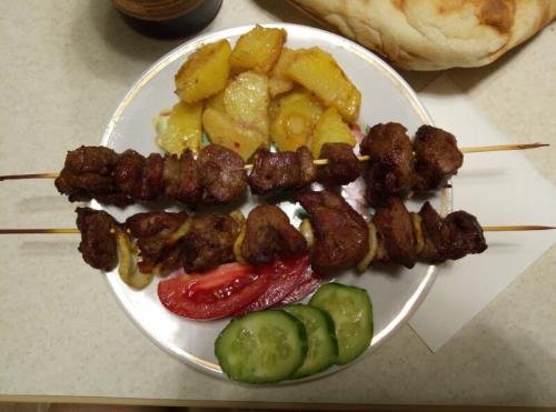 Шашлык в духовке на шпажках с картошкой. Вкусный шашлык из свинины на шпажках — рецепт сочного шашлыка с картошкой в духовке