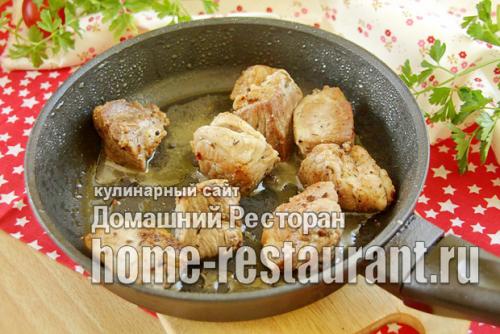 Шашлык на сковороде из свинины. 