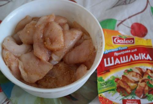 Шашлык на сковороде из курицы без шпажек. Куриный шашлык на сковородке