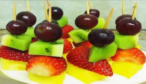 Фруктовые шпажки на Новый год. Канапе из фруктов на шпажках для фуршета — самые простые рецепты с фотографиями