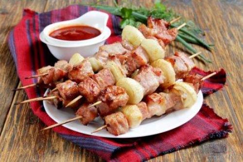 12 рецептов сочного куриного шашлыка на шпажках в духовке