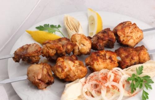 Как пожарить сочный шашлык. Шашлык из курицы на мангале: самые вкусные маринады, чтобы мясо было сочное и мягкое