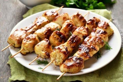 Шашлык на шпажках в духовке. Шашлыки в духовке на шпажках: 10 отличных рецептов