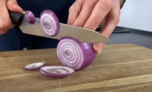 Куриный шашлык на шпажках на сковороде. Куриный шашлык на сковороде на шпажках с соевым соусом