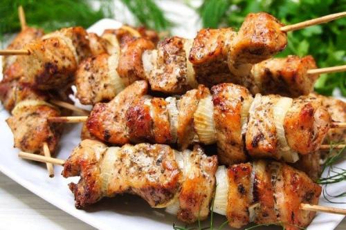 Шашлык на шпажках в духовке. Шашлыки в духовке на шпажках: 10 отличных рецептов