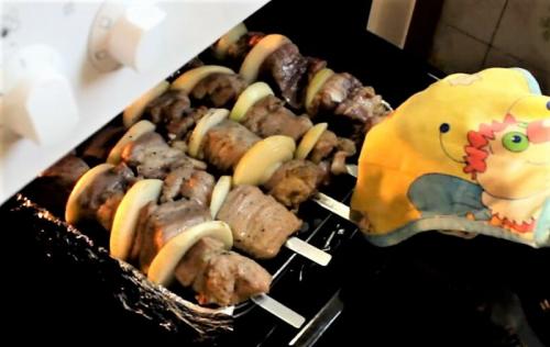 Как приготовить вкусный шашлык в духовке. Как приготовить в духовке самый вкусный шашлык из свинины с уксусом? 04