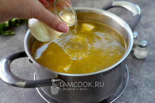 Рассольник с перловкой на бульоне из свиных ребер. Рассольник с перловкой и огурцами на свиных ребрышках 10