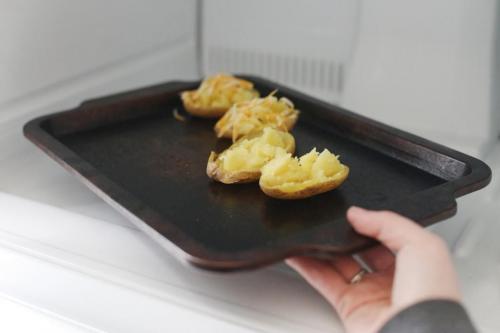 Простой и вкусный рецепт картофеля запечённого в пергаменте 08 Простой и вкусный рецепт картофеля запечённого в пергаменте 08