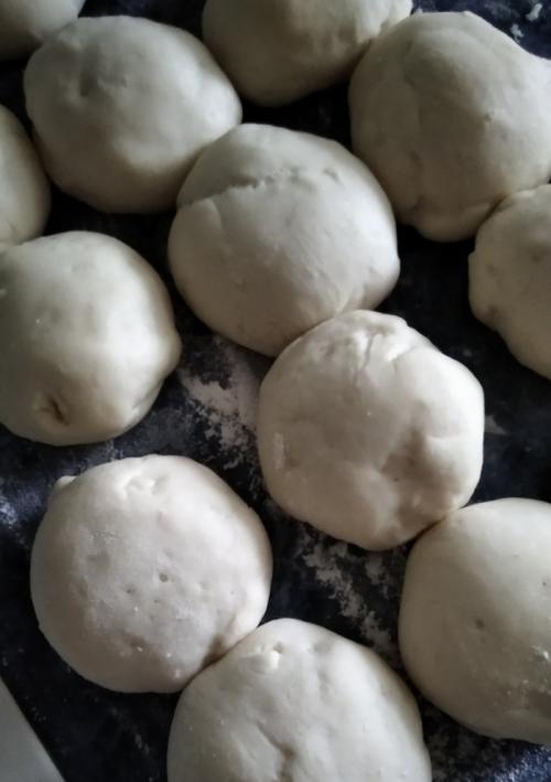 Какие добавки можно использовать для улучшения вкуса теста на кипятке. Заварное дрожжевое тесто на кипятке