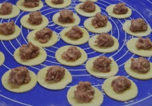 Какие ингредиенты необходимы для приготовления теста на кипятке. Заварное тесто для пельменей