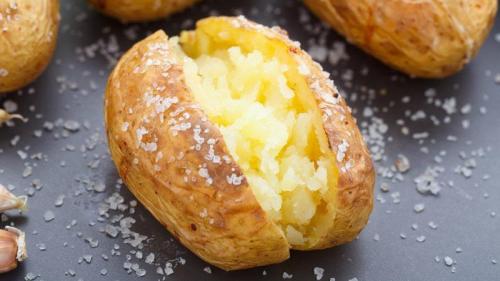 Простой и вкусный рецепт картофеля запечённого в пергаменте 06 Простой и вкусный рецепт картофеля запечённого в пергаменте 06