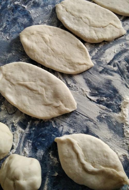 Какие добавки можно использовать для улучшения вкуса теста на кипятке. Заварное дрожжевое тесто на кипятке