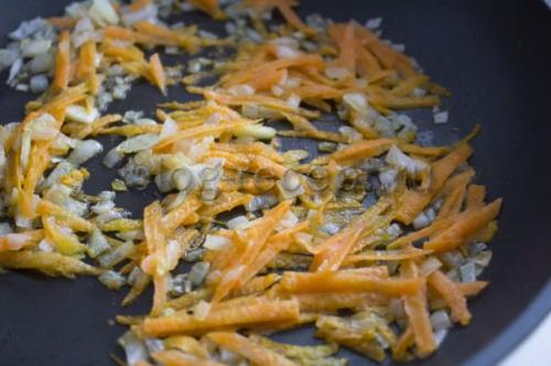 Рассольник с ребрышками и рисом. Рассольник с рисом и солеными огурцами на свином бульоне