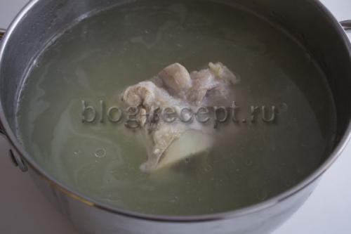 Рассольник с ребрышками и рисом. Рассольник с рисом и солеными огурцами на свином бульоне