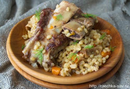 Перловая каша с ребра. Ребрышки с перловкой в мультиварке.