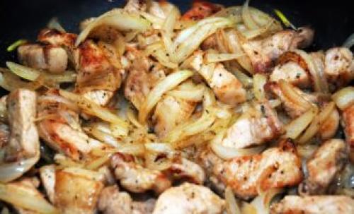 Перловая каша с мясом в казане. Со свининой