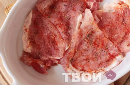 Мясо по-французски с картошкой соломкой. Рецепт 2: мясо по-французски в духовке с картофелем (пошагово)