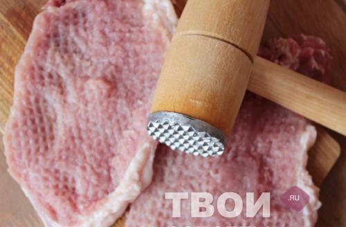 Мясо по-французски с картошкой соломкой. Рецепт 2: мясо по-французски в духовке с картофелем (пошагово)