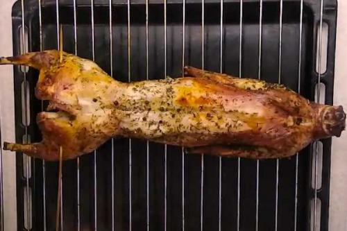 Кролик с перловкой в духовке. Как приготовить кролика в духовке целиком