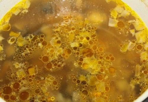 Какие ингредиенты можно добавить в рецепт грибного супа из польских грибов, чтобы сделать его более ароматным. Грибной суп из свежих лесных грибов