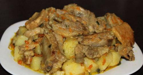 Тушеные говяжьи ребрышки с картошкой в мультиварке. Вкусная тушеная картошка с ребрышками в мультиварке