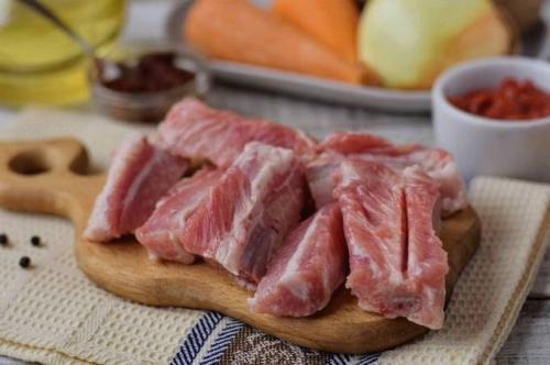 Тушеные говяжьи ребрышки с картошкой в мультиварке. Вкусная тушеная картошка с ребрышками в мультиварке