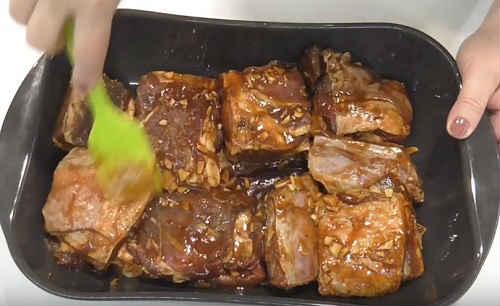 Говяжьи ребрышки по-кавказски. Как приготовить вкусные и сочные говяжьи ребрышки в духовке — рецепты